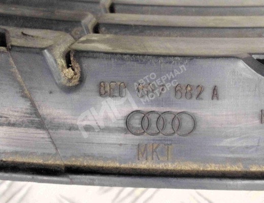 Заглушка (решетка) в бампер передний Audi A4 B6 (8EC, 8E5) 2000-2004  Audi A4 A4 B6 (8EC, 8E5) 2000-2004