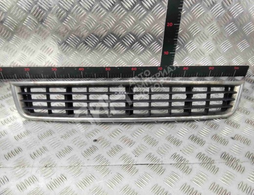 Заглушка (решетка) в бампер передний Audi A4 B6 (8EC, 8E5) 2000-2004  Audi A4 A4 B6 (8EC, 8E5) 2000-2004