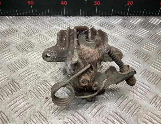 Суппорт задний левый Volkswagen Passat B5+ (3B) 2000-2005 рестайлинг  Volkswagen Passat Passat B5+ (3B) 2000-2005 рестайлинг