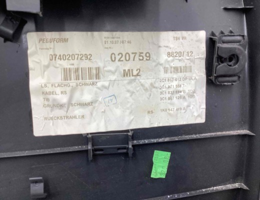 Обшивка двери передней правой (дверная карта) Volkswagen Passat B6 (3C) 2005-2010  Volkswagen Passat Passat B6 (3C) 2005-2010
