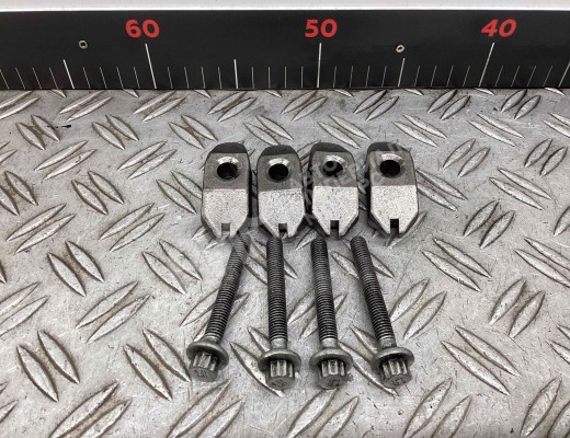 Скоба (кронштейн) крепления форсунки Mercedes Atego I 1998-2012  Mercedes Atego Atego I 1998-2012