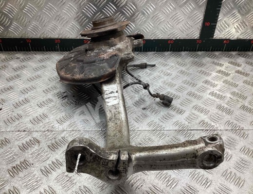 Кулак поворотный правый Audi A4 B6 (8EC, 8E5) 2000-2004  Audi A4 A4 B6 (8EC, 8E5) 2000-2004