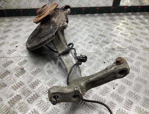 Кулак поворотный правый Audi A4 B6 (8EC, 8E5) 2000-2004  Audi A4 A4 B6 (8EC, 8E5) 2000-2004