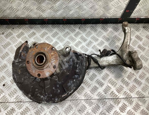 Кулак поворотный правый Audi A4 B6 (8EC, 8E5) 2000-2004  Audi A4 A4 B6 (8EC, 8E5) 2000-2004