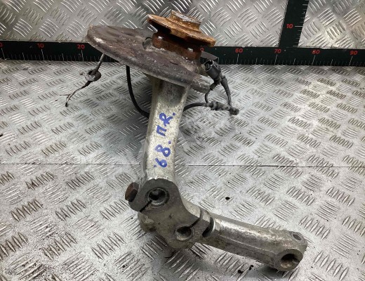 Кулак поворотный правый Audi A4 B6 (8EC, 8E5) 2000-2004  Audi A4 A4 B6 (8EC, 8E5) 2000-2004