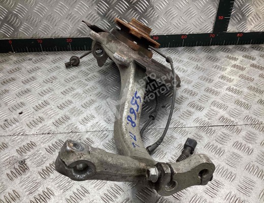 Кулак поворотный левый Audi A4 B6 (8EC, 8E5) 2000-2004  Audi A4 A4 B6 (8EC, 8E5) 2000-2004