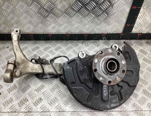 Кулак поворотный левый Audi A4 B6 (8EC, 8E5) 2000-2004  Audi A4 A4 B6 (8EC, 8E5) 2000-2004