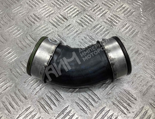 Патрубок интеркулера Volkswagen Transporter T5 (7H) 2003-2015  Volkswagen Transporter Transporter T5 (7H) 2003-2015