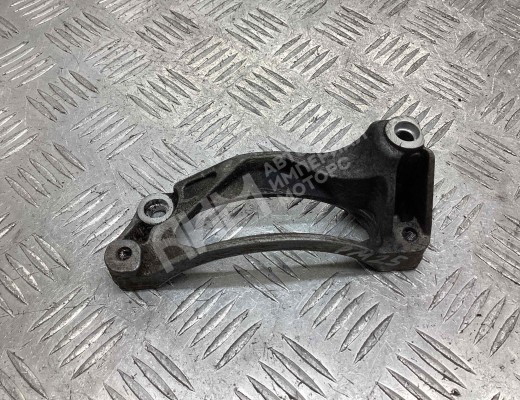 Кронштейн компрессора кондиционера Volkswagen Transporter T5 (7H) 2003-2015  Volkswagen Transporter Transporter T5 (7H) 2003-2015