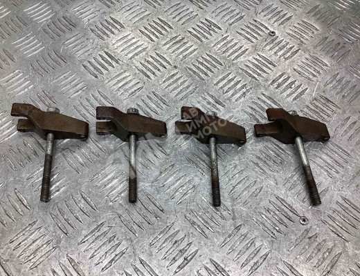 Скоба (кронштейн) крепления форсунки Toyota Avensis III (T270) 2008-2015  Toyota Avensis Avensis III (T270) 2008-2015