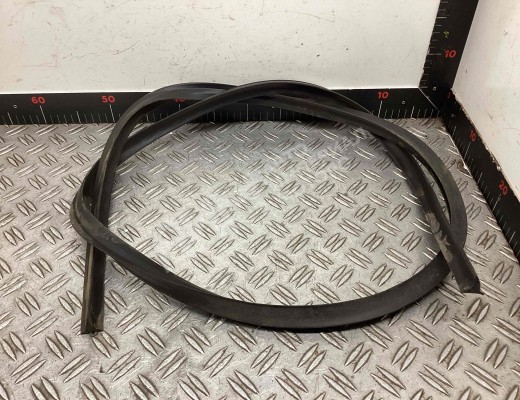 Уплотнитель стекла лобового DAF (XF105) 2006-2013  DAF XF (XF105) 2006-2013