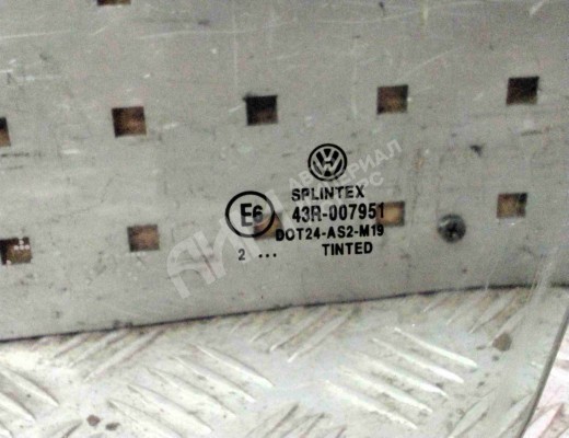 Стекло двери передней левой Volkswagen Bora (1J) 1998-2005  Volkswagen Bora Bora (1J) 1998-2005