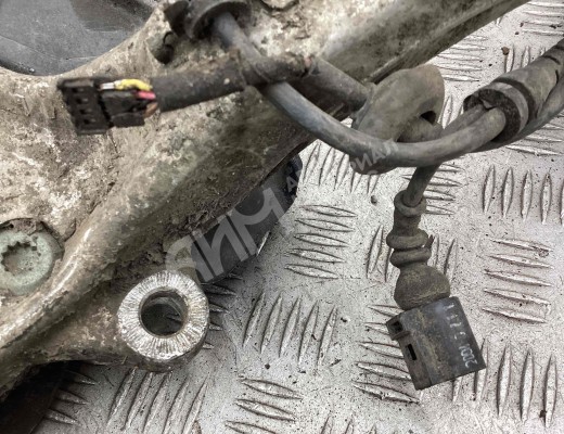 Кулак поворотный правый Audi A4 B6 (8EC, 8E5) 2000-2004  Audi A4 A4 B6 (8EC, 8E5) 2000-2004