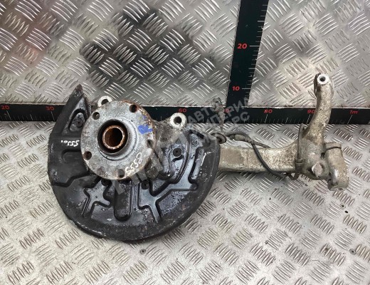 Кулак поворотный правый Audi A4 B6 (8EC, 8E5) 2000-2004  Audi A4 A4 B6 (8EC, 8E5) 2000-2004