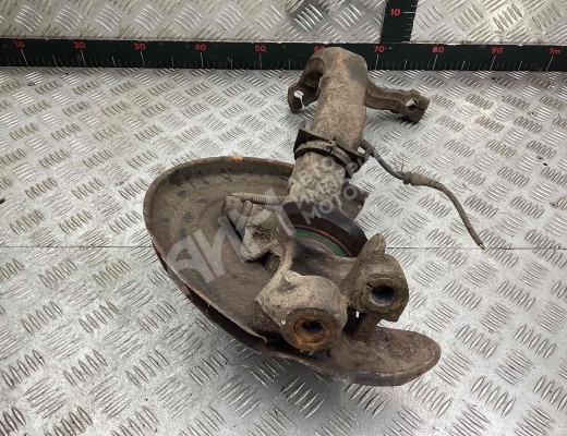 Кулак поворотный правый Volkswagen Passat B5+ (3B) 2000-2005 рестайлинг  Volkswagen Passat Passat B5+ (3B) 2000-2005 рестайлинг