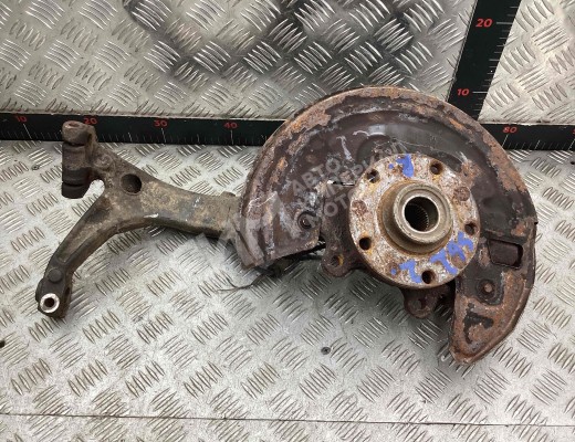 Кулак поворотный правый Volkswagen Passat B5+ (3B) 2000-2005 рестайлинг  Volkswagen Passat Passat B5+ (3B) 2000-2005 рестайлинг