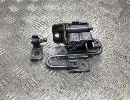 Петля двери передней левой Audi A6 C6 (4F) 2004-2008  Audi A6 A6 C6 (4F) 2004-2008