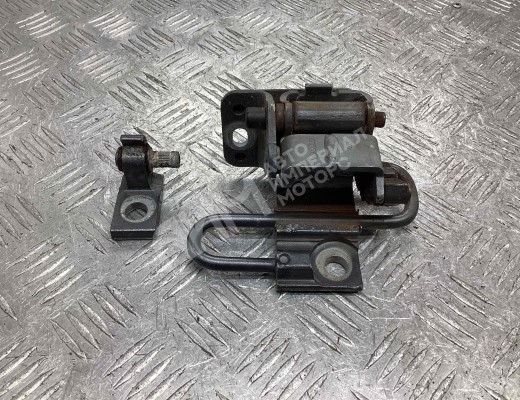 Петля двери передней левой Audi A6 C5 (4B) 1997-2001  Audi A6 A6 C5 (4B) 1997-2001