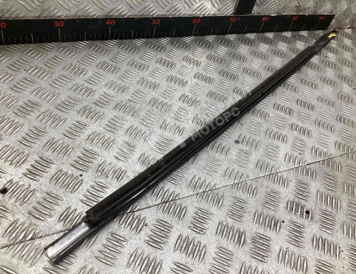 Молдинг стекла двери задней правой наружный Mazda 626 IV (GE/GV) 1992-1997  Mazda 626 626 IV (GE/GV) 1992-1997