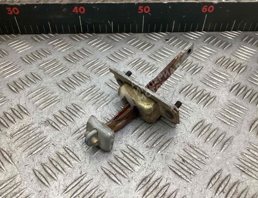 Ограничитель открывания двери задней Mazda 626 IV (GE/GV) 1992-1997  Mazda 626 626 IV (GE/GV) 1992-1997