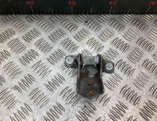 Петля двери передней левой Mazda 3 I (BK) 2003-2009  Mazda 3 3 I (BK) 2003-2009