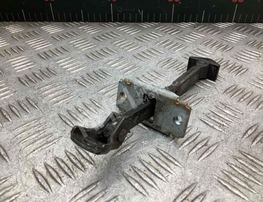 Ограничитель открывания двери передней Mazda 3 I (BK) 2003-2009  Mazda 3 3 I (BK) 2003-2009