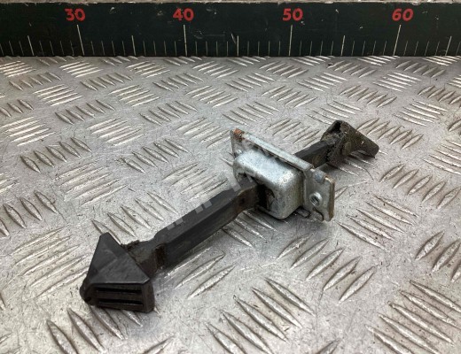 Ограничитель открывания двери передней Mazda 3 I (BK) 2003-2009  Mazda 3 3 I (BK) 2003-2009