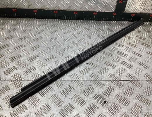 Молдинг стекла двери передней левой внутренний Volvo 460 1988-1996  Volvo 460 460 1988-1996