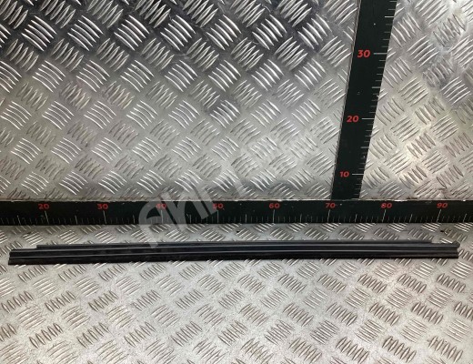 Молдинг стекла двери передней левой внутренний Volvo 460 1988-1996  Volvo 460 460 1988-1996