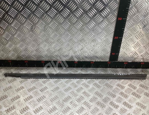 Молдинг стекла двери передней левой наружный Volvo 460 1988-1996  Volvo 460 460 1988-1996