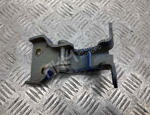 Петля двери передней правой Opel Vivaro A 2001-2014  Opel Vivaro Vivaro A 2001-2014