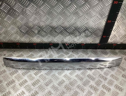 Накладка подсветки номера Nissan X-trail (T30) 2004-2007 рестайлинг  Nissan X-Trail X-trail (T30) 2004-2007 рестайлинг