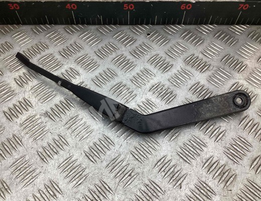 Щеткодержатель задний Nissan X-trail (T30) 2004-2007 рестайлинг  Nissan X-Trail X-trail (T30) 2004-2007 рестайлинг