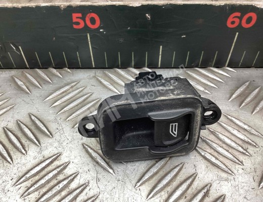 Кнопка стеклоподъемника заднего левого Volvo V50 (MW) 2003-2007  Volvo V50 V50 (MW) 2003-2007