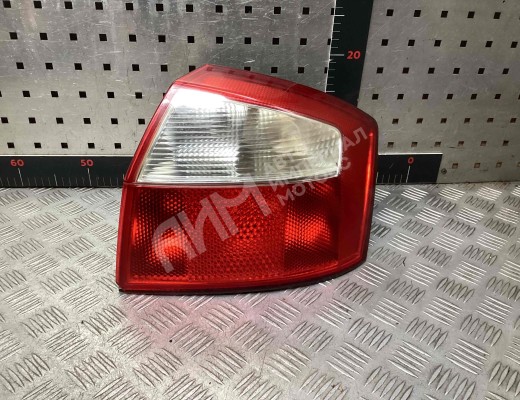 Фонарь задний правый Audi A4 B6 (8EC, 8E5) 2000-2004  Audi A4 A4 B6 (8EC, 8E5) 2000-2004