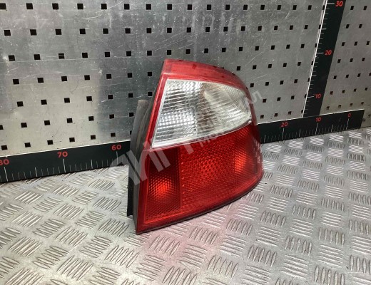Фонарь задний правый Audi A4 B6 (8EC, 8E5) 2000-2004  Audi A4 A4 B6 (8EC, 8E5) 2000-2004