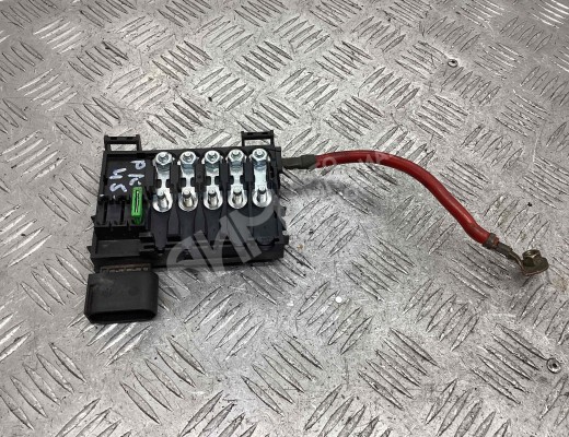 Блок предохранителей Volkswagen Golf IV (1J) 1997-2004  Volkswagen Golf Golf IV (1J) 1997-2004