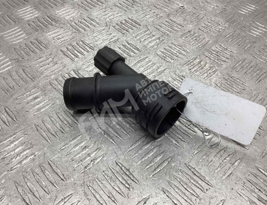 Фланец (тройник) системы охлаждения Volkswagen Golf IV (1J) 1997-2004  Volkswagen Golf Golf IV (1J) 1997-2004