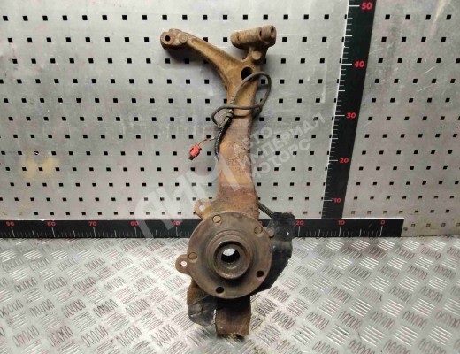 Кулак поворотный правый Volkswagen Passat B5 (3B) 1996-2000  Volkswagen Passat Passat B5 (3B) 1996-2000