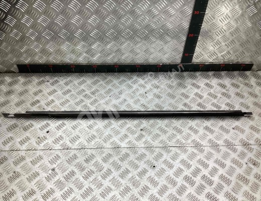 Молдинг стекла двери передней левой наружный Audi 100 C3 1982-1991  Audi 100 100 C3 1982-1991