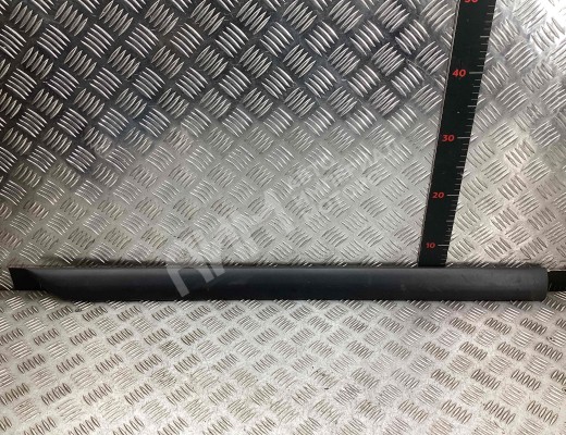 Молдинг двери передней левой Ford Focus I 2001-2005 рестайлинг  Ford Focus Focus I 2001-2005 рестайлинг