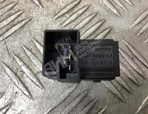 Кнопка открытия багажника Volkswagen Passat B5+ (3B) 2000-2005 рестайлинг  Volkswagen Passat Passat B5+ (3B) 2000-2005 рестайлинг