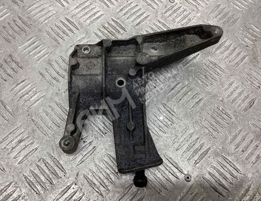 Кронштейн впускного коллектора Audi A4 B7 (8EC, 8ED) 2004-2008  Audi A4 A4 B7 (8EC, 8ED) 2004-2008