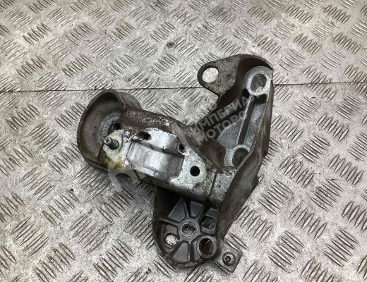 Кронштейн стабилизатора Audi A4 B6 (8EC, 8E5) 2000-2004  Audi A4 A4 B6 (8EC, 8E5) 2000-2004