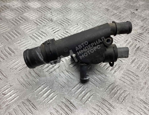 Фланец (тройник) системы охлаждения Volkswagen Sharan I (7M) 2003-2010 2-й рестайлинг  Volkswagen Sharan Sharan I (7M) 2003-2010 2-й рестайлинг