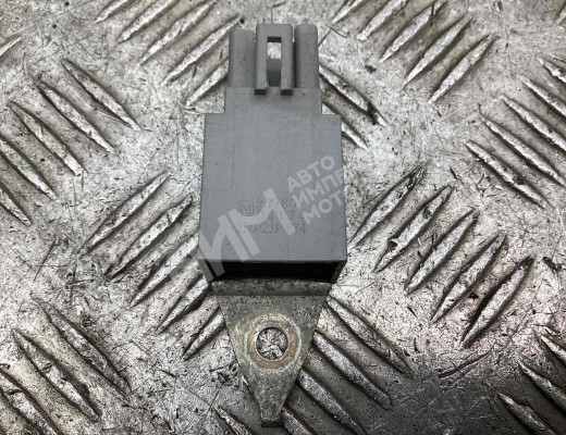 Усилитель антенны Toyota Prius II (XW20) 2005-2009 рестайлинг  Toyota Prius Prius II (XW20) 2005-2009 рестайлинг