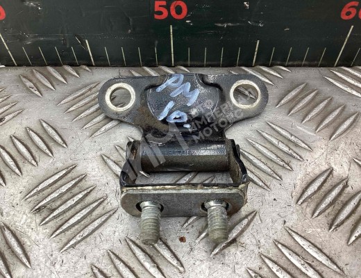 Петля крышки багажника Toyota Avensis III (T270) 2008-2015  Toyota Avensis Avensis III (T270) 2008-2015