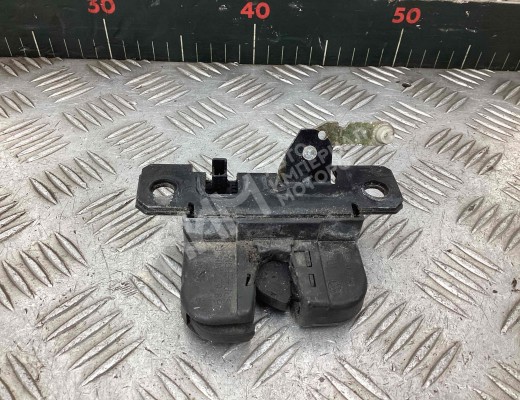 Замок багажника Volkswagen Passat B5 (3B) 1996-2000  Volkswagen Passat Passat B5 (3B) 1996-2000
