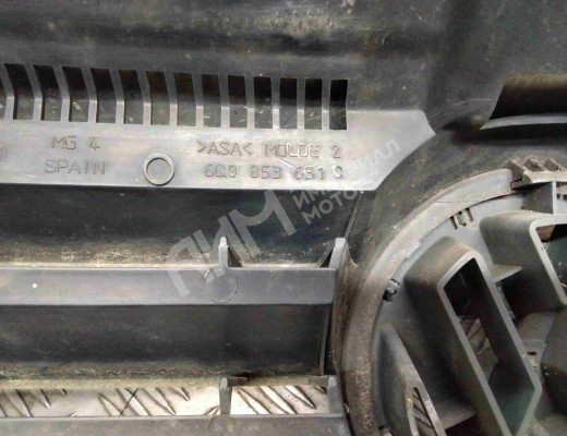 Решетка радиатора Volkswagen Polo IV (9N) 2001-2005  Volkswagen Polo Polo IV (9N) 2001-2005