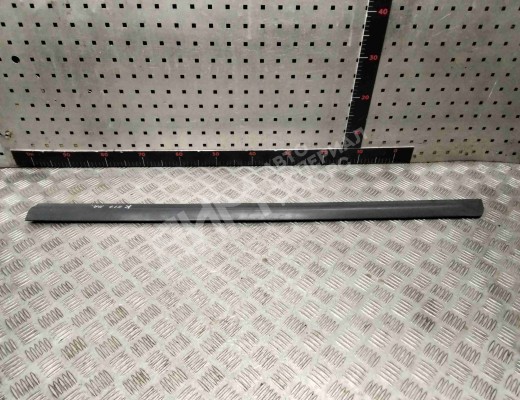 Молдинг двери передней правой Audi A6 C5 (4B) 1997-2001  Audi A6 A6 C5 (4B) 1997-2001